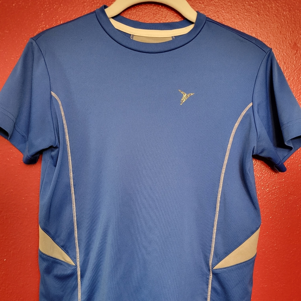 Boys' Old Navy Active Size Small (6-7) Blue Pullover T-shirt